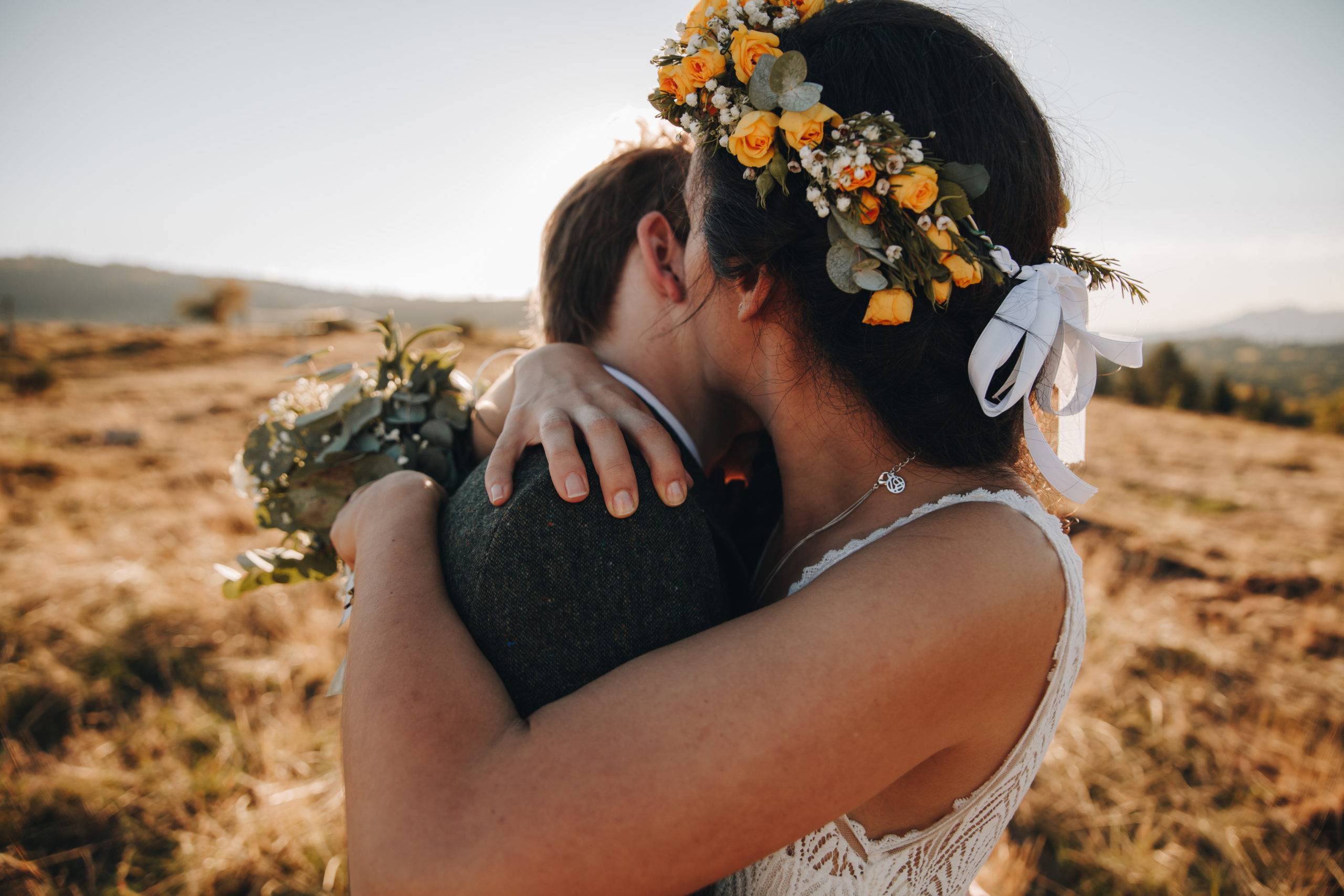 La couronne de fleurs séchées : l&rsquo;accessoire indispensable de votre mariage