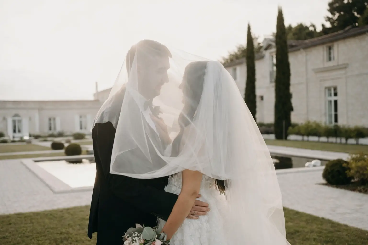Des fleurs sur-mesure pour un mariage romantique et élégant au Château Gassies